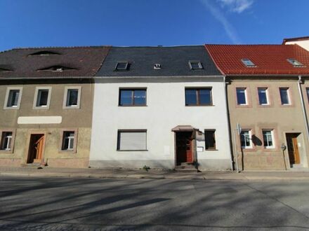 Gepflegtes Reihenmittelhaus mit Garten bereit zur Modernisierung