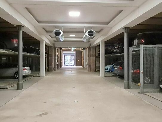 Großzügiger Tiefgaragenplatz im Waldstraßenviertel!