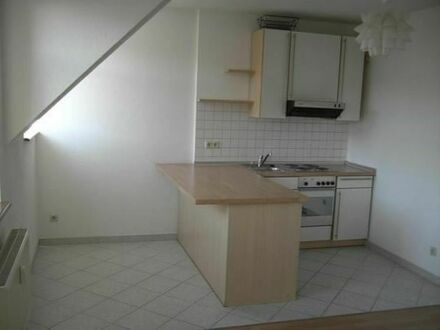 ** Kompakte Maisonette DG 3-Zimmer mit Einbauküche, Aufzug und Laminat auf dem Kaßberg ***