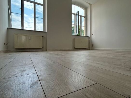 Erstbezug nach San.! Große 5-Zi. Loft mit Tageslichtbad, Wohnküche und Riesenloggia in ruhiger Lage!