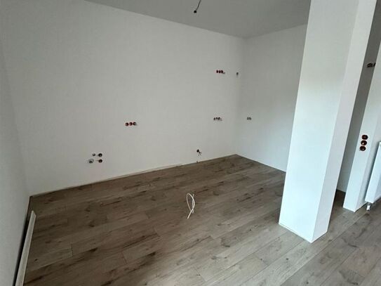 Erstbezug nach San.! Großzügige 3-Zimmer Loft mit Wanne, Dusche und Riesenloggia in ruhiger Lage!