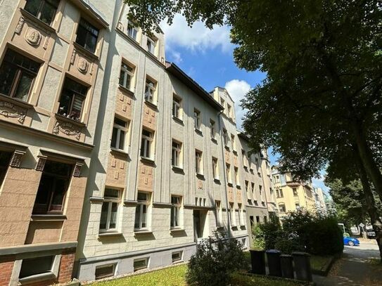 Günstige Maisonette 3-Zimmer mit Laminat, Wannenbad und Balkon in guter Lage!