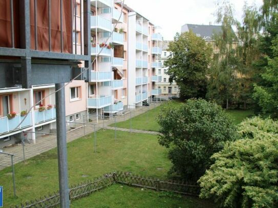 vermietete 2-Zimmer-ETW mit Wanne und Balkon im EG eines Denkmalschutzobjektes in Plauen