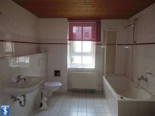 3-Zimmer-ETW mit Wanne zum selbst renovieren und sanieren in Plauen