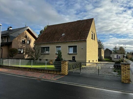 Freistehendes EFH; 5 Zi.; ca. 129 m² Wfl.; Keller; Garage; ca.1.124 m² Grdstk.; ruhige Siedlungslage