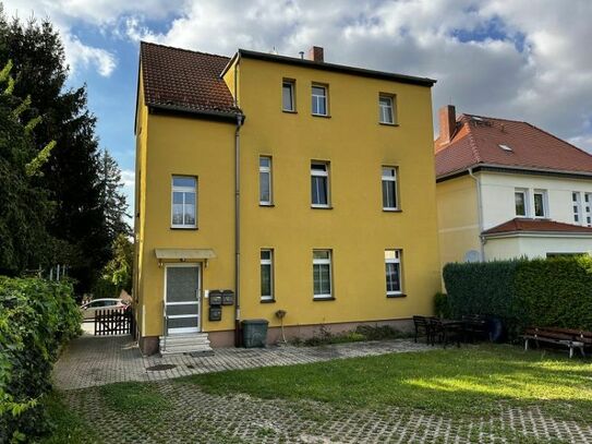 3-Raumwohnung---ca. 70 m² Wfl.---Tageslichbad---EBK---Doppelgarage in gepflegetem Ensamble