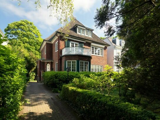 Traumvilla mit großem Garten in Blankenese