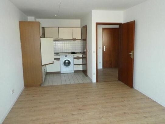 Einbauküche mit Waschmaschine--TG-Stellplatz--Balkon--Lift--
neu renoviert--Laminat neu !!