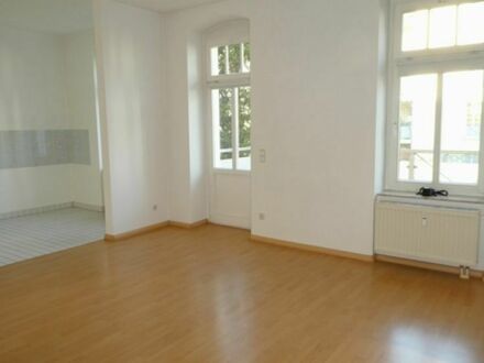 SCHLOSSCHEMNITZ--LAMINAT--BALKON AM WOHNZIMMER--HELL-- NACHMITTAGSSONNIG--RUHIGE LAGE ZUM HOF!!