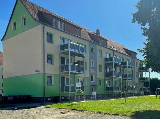 PRESSEL * FRISCH SANIERTE 3-ZIMMER-WOHNUNG im ERGESCHOSS mit großem BALKON in RUHIGER WOHNANLAGE