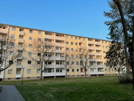 2-Zimmer-Wohnung in Berlin, Fahrstuhl und Balkon.