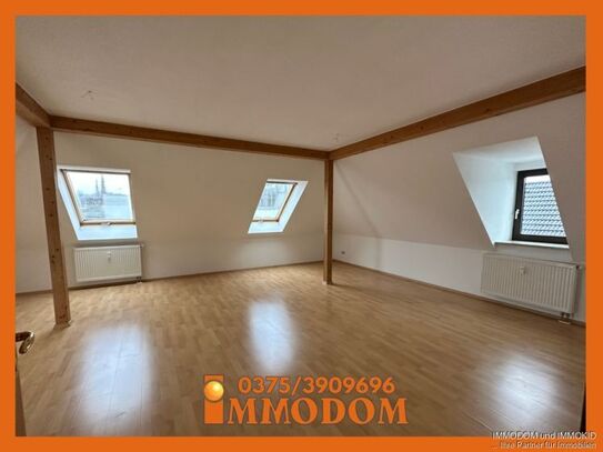 3-Zimmer-Dachgeschoss-Wohnung mit großem BALKON und Holzbalkendecke zu vermieten!