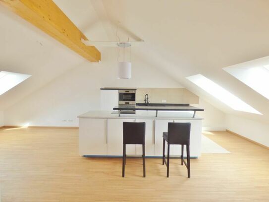 Neuwertige 2-Zimmer-Wohnung mit stylischer Kochinsel im beliebten Stadtteil Bockenheim