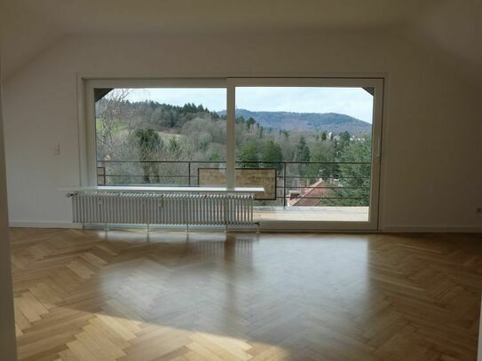 Schicke 3-Zimmer-Dachgeschoss-Eigentumswohnung mit traumhaften Panoramablick in Baden-Baden