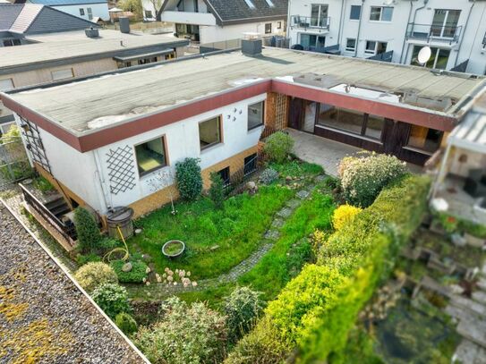 Sanierungsbedürftiger, großer Bungalow mit Tageslichtbad, Gäste-WC, Terrasse, Garage.. in Bauschheim