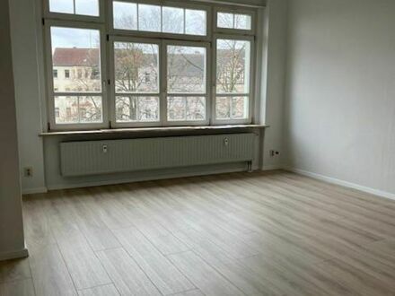 Schöne, große 5-Raum-Wohnung mit Balkon in ruhiger Wohnlage