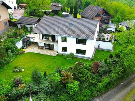 Zweifamilienhaus mit Südgarten und Weitblick in begehrter Lage!