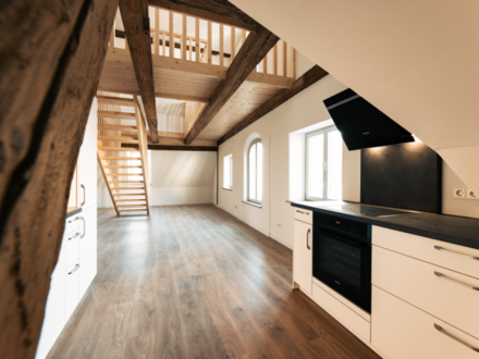 Generation 55Plus: Exklusive 3-Zimmerwohnung in herrschaftlichem Anwesen mit optimaler Infrastruktur