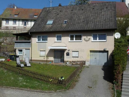 Charmant und Stilvoll! Einfamilienhaus mit Garten und Garage in zentraler Lage von BD-Öfingen!