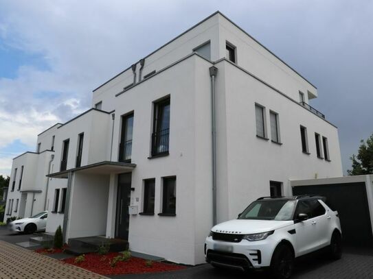 Großzügige Doppelhaushälfte in Angermund mit Top-Ausstattung, Garten und Garage