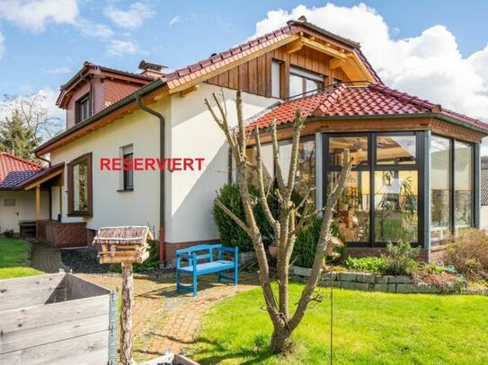 Mögliche Monatsrate 1401,04 € ++Gehobenes Einfamilienhaus mit Einliegerwohnung in Staufenberg 297 m² mit Wintergarten++