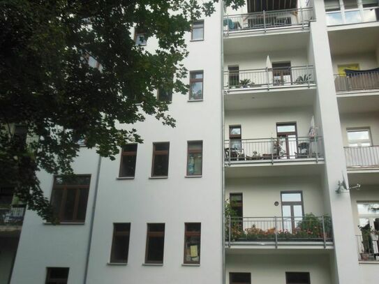 Wohnen im DG - - Balkon an der Küche - Bad mit Fenster - frei ab 1.7.24