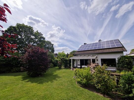 Gepfl. freistehendes EFH mit 4 Zi. in P-Sinthern mit Traumgarten, Küche, PV, Garagen, Stellplatz