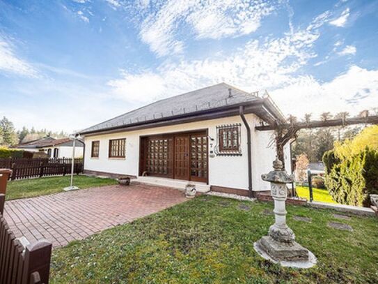 Gepflegter Bungalow - moderne Raumaufteilung - Balkon - Terrasse - Garten und Garage mit Aussicht