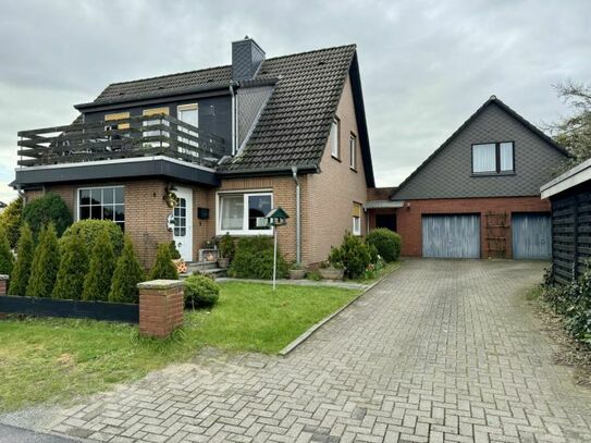 ToHuus Immobilien: stabiles Zweifamilienhaus mit Do.-Garage in Spieka an der Wurster Nordseeküste ...