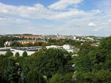 Zweiraumwohnung mit Balkon im Grünen und Fernblick über Plauen