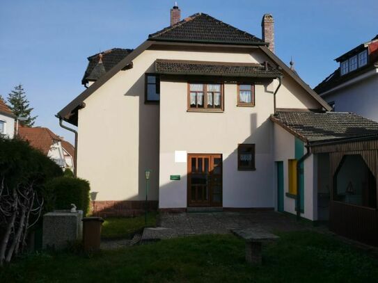 Garitz-Bad Kissingen - Wohnhaus mit 2 Wohnungen, Garage und Garten