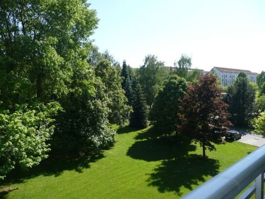 Grüne Wohnlage mit Balkon