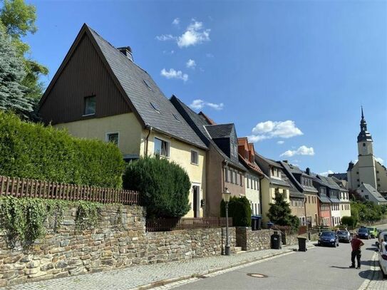 Sanierungsbedürftiges Reihenendhaus in der historischen Altstadt von Zschopau.