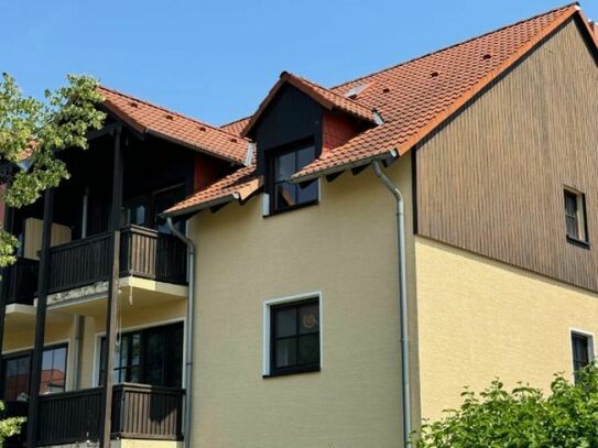 Sofort frei: 3-Raum-Wohnung | großer Dachboden | Tageslichtbad | Balkon | Stellplatz