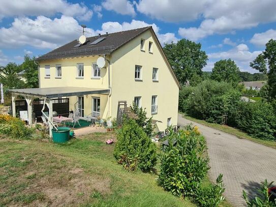 Doppelhaushälfte mit sehr großem Randgrundstück nahe Jena