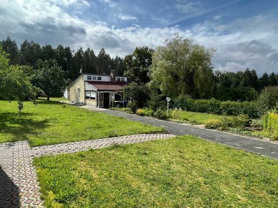 Leubnitz-Forst, kleines Haus mit Wintergarten und Pool; Neubau möglich