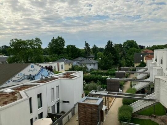 Modernes Wohnen in den Hessegärten mit Balkon, Einbauküche und TG-Stellplatz, bezugsfrei!