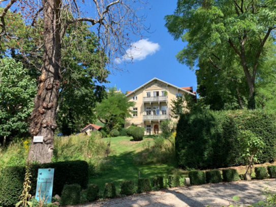 Traumhafte gelegene Dachgeschosswohnung mitten in den Weinbergen von Radebeul!