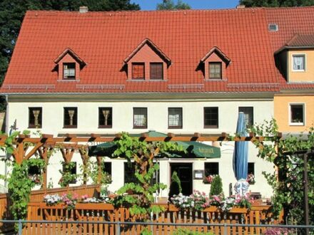 Mehrfamilienhaus mit Gewerbefläche in erholsamer Lage