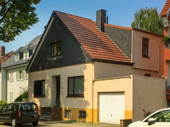 DIE Adresse in Bremen Nord! 
Zweifamilienhaus mit Garage als gutes Investment in nachgefragter Lage!