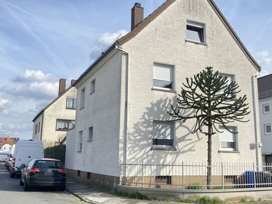 Attraktives Zweifamilienhaus mit viel Potenzial in guter Lage von Langen