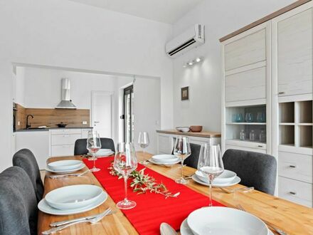 ***Modernes 3-Zimmer Apartment zentral in Porec mit Meerblick und Stellplatz!***