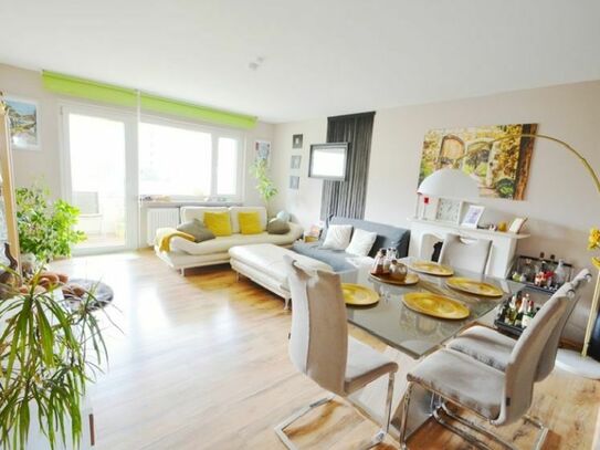 Top sanierte 2,5-Zi.-Citywohnung mit SW Loggia und Tiefgaragenstellplatz in Schwalbach!