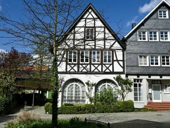 Tradition trifft Moderne: Architektenhaus mit Fachwerk und moderner Haustechnik mitten im Zentrum von Wülfrath
