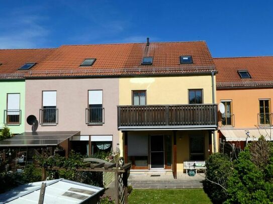 ATTRAKTIVES HAUS MIT SONNENTERRASSE, BALKON UND HÜBSCHEM GARTEN - IDEAL FÜR IHRE FAMILIE!