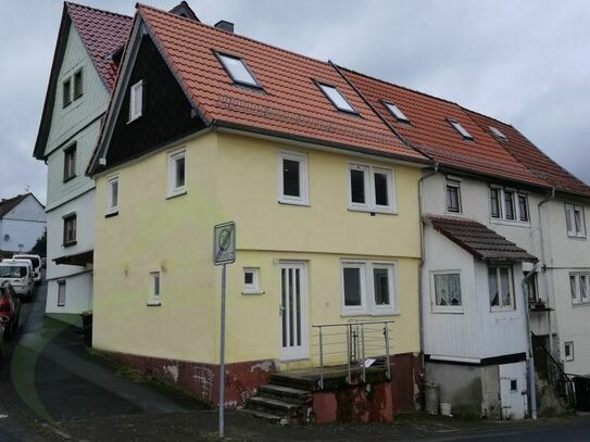 Vollständig saniert: Schnuckeliges Eigenheim in Schotten. Leben, wo andere Urlaub machen.