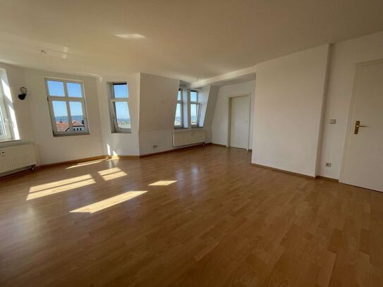 Zentrale 3-Zimmer Wohnung im 3.OG mit Stellplatz und Einbauküche!