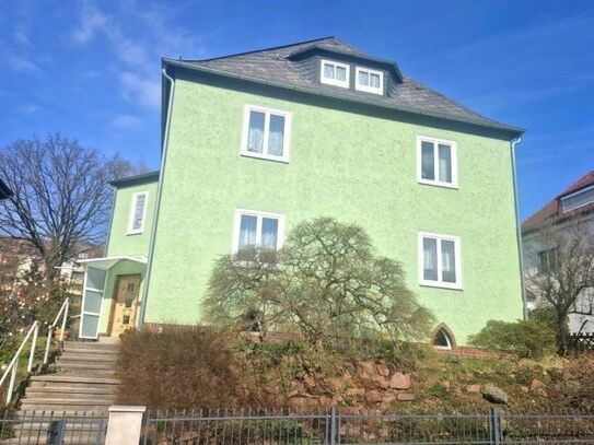 Großzügiges Einfamilienhaus mit schönem Grundstück in zentraler Lage!