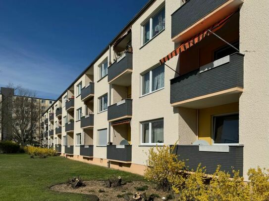 Bezugsfreie helle 2-Zimmerwohnung mit Essdiele und Balkon in Berlin-Gropiusstadt