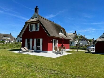 Gemütliches Ferienhaus Küstenliebe am Strelasund mit Kamin, Wärmepumpe und Stellplätzen mit Wallbox